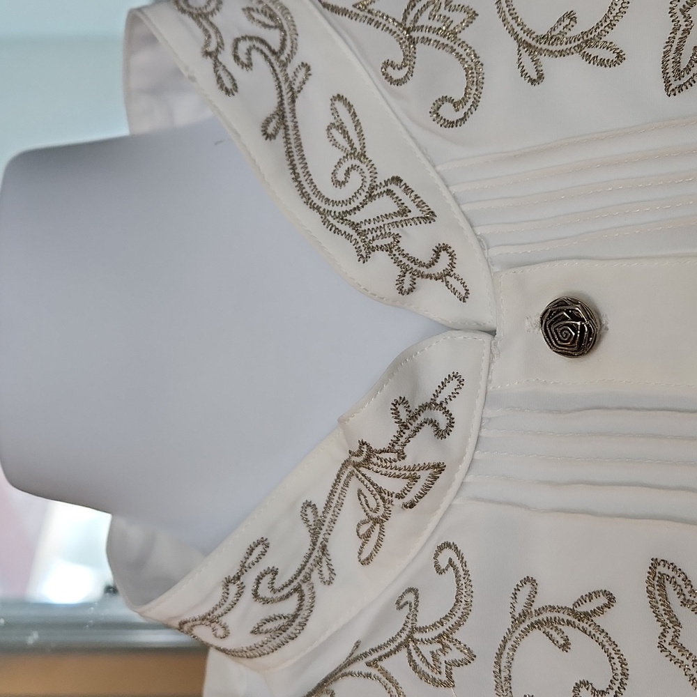 Elegant White Embroidered Blouse - Picture 3 of 6